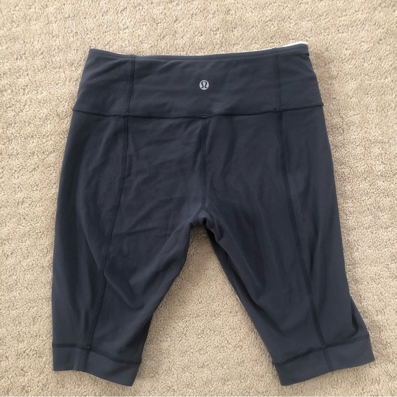 Lululemon REVERSIBLE biker shorts - Picture 5 of 5